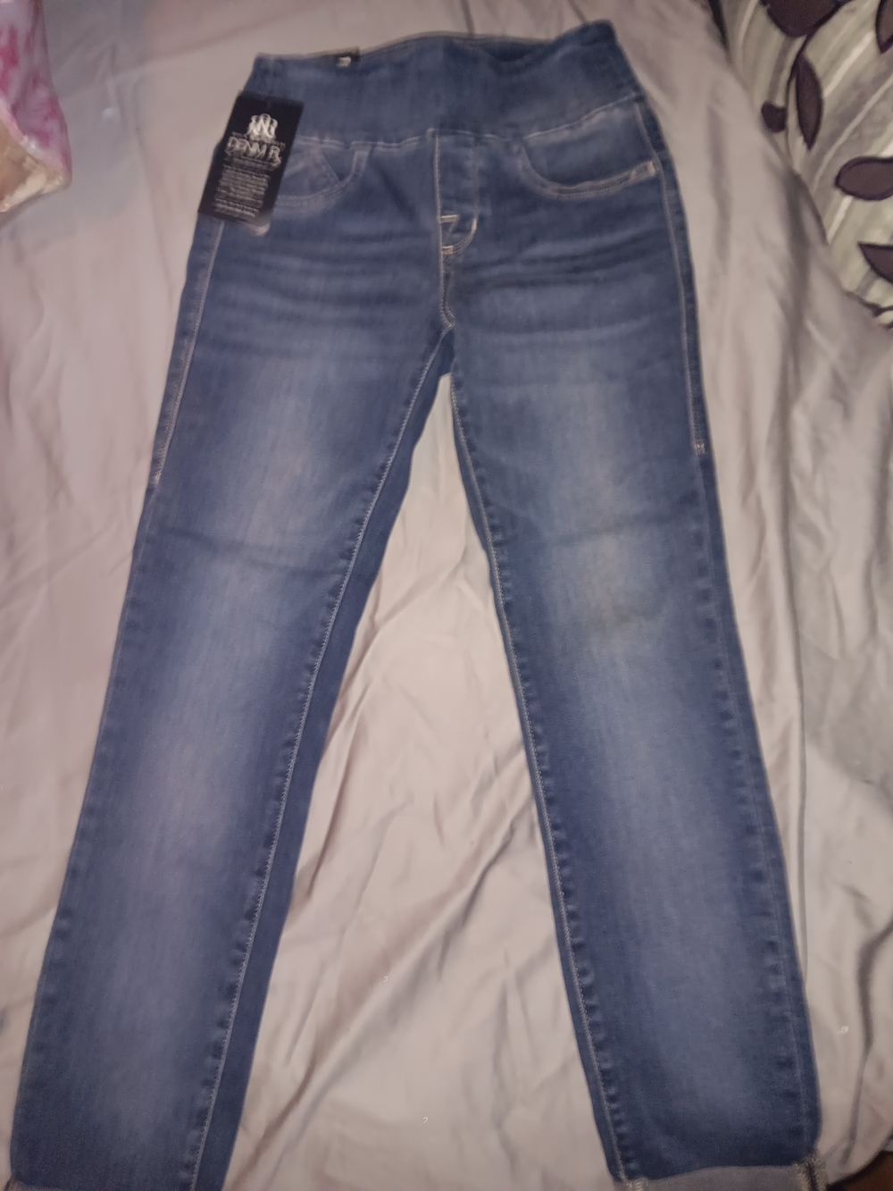 Rock & Republic Women's Skinny Pull On Slimming Capris in Medium Blue Wash